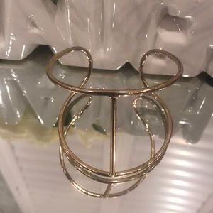 Cute bracelet I believe it is Olivia and Duv